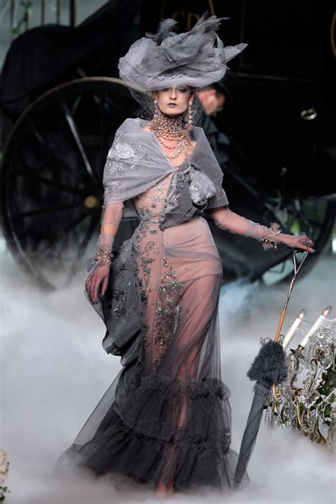 Christian Dior Fall 2005 Couture Runway 